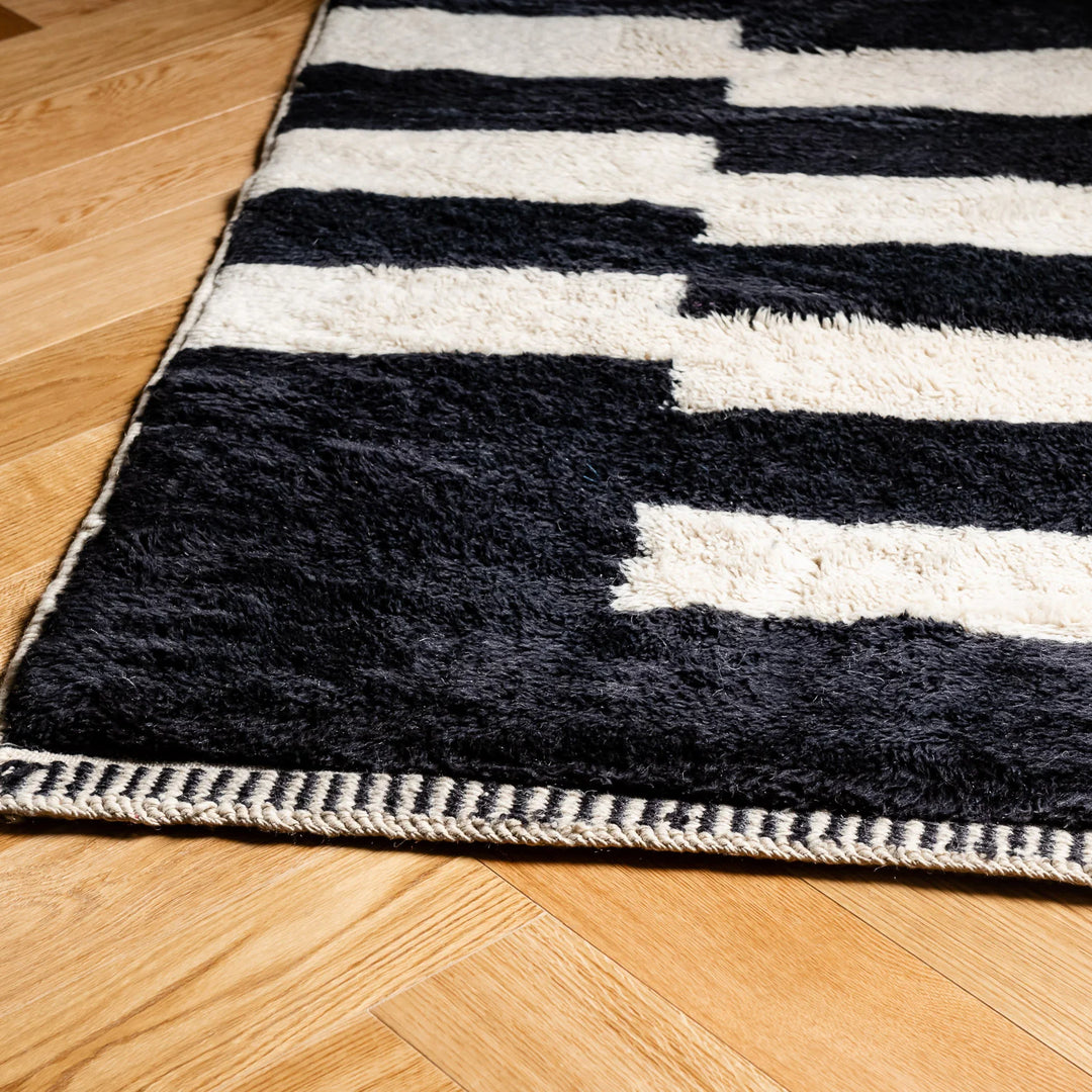 Black and White Striped Moroccan Wool Rug – Geometric Pattern