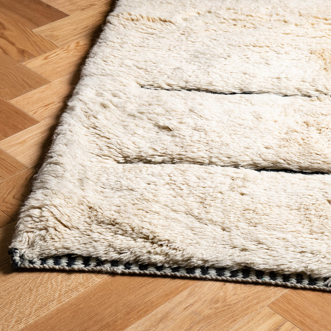 Classic Minimal Beni Mrirt Rug – Handwoven Cream Moroccan Wool Carpet