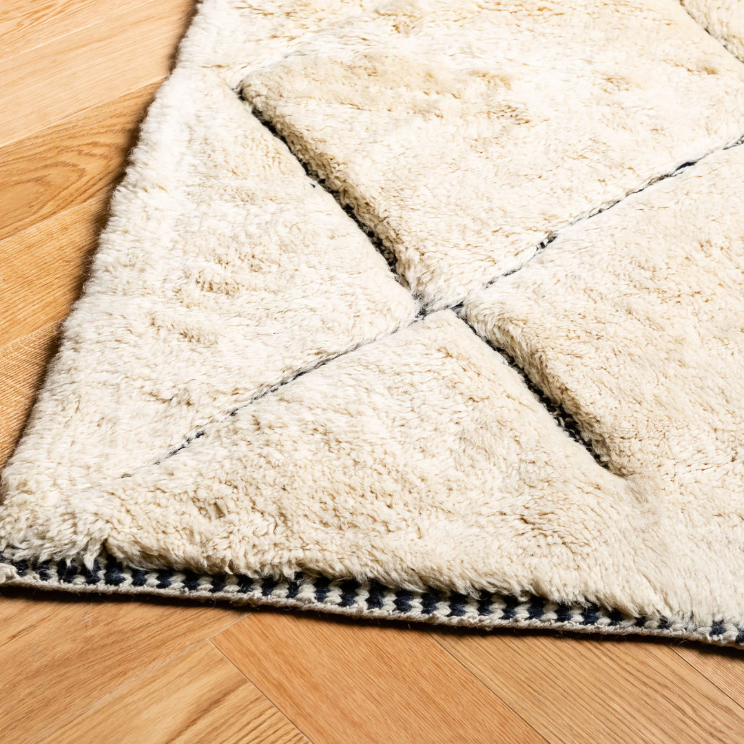Cream Moroccan Wool Rug with Faded Diamond Lines – Handmade