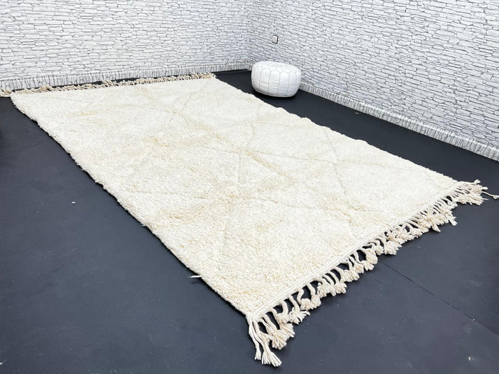 Handwoven Beni Ourain Moroccan rug in cream white wool with soft diamond pattern – plush Berber carpet