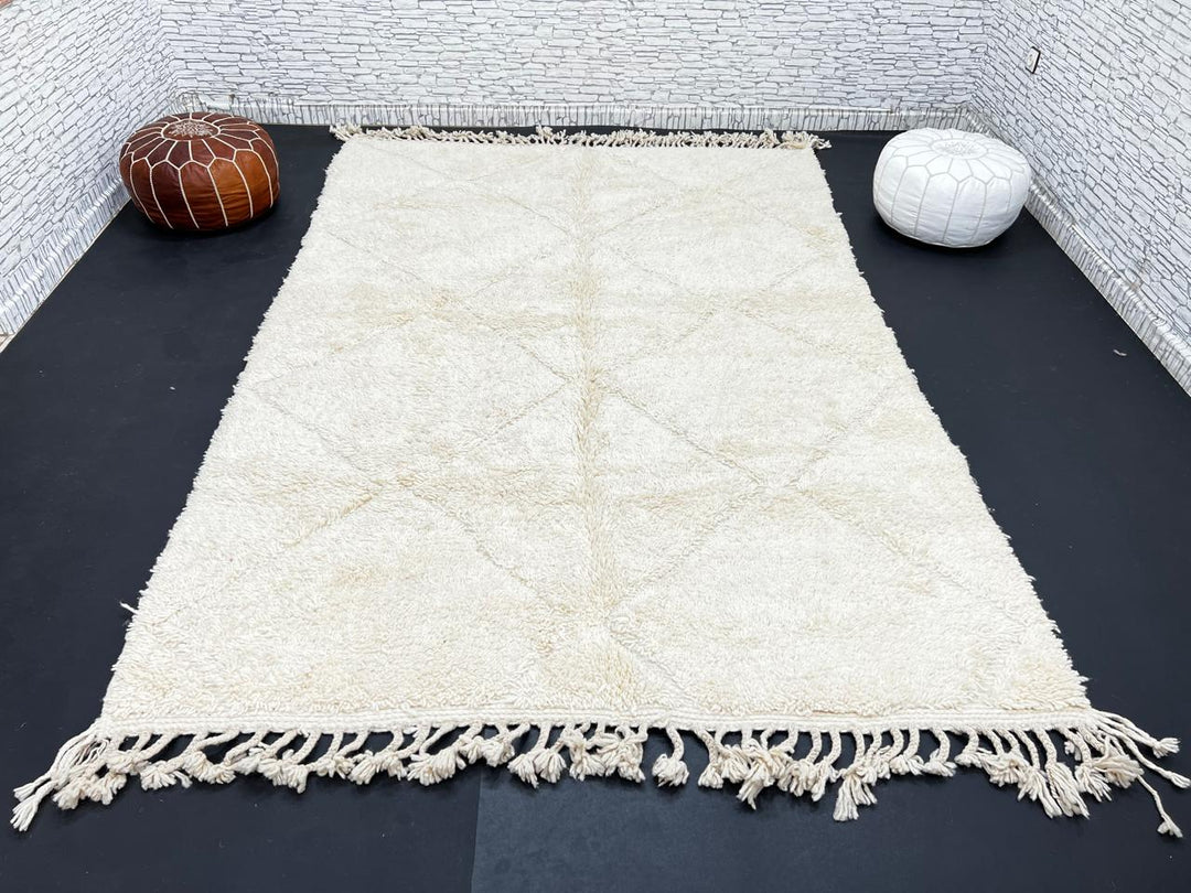 Handwoven Beni Ourain Moroccan rug in cream white wool with soft diamond pattern – plush Berber carpet