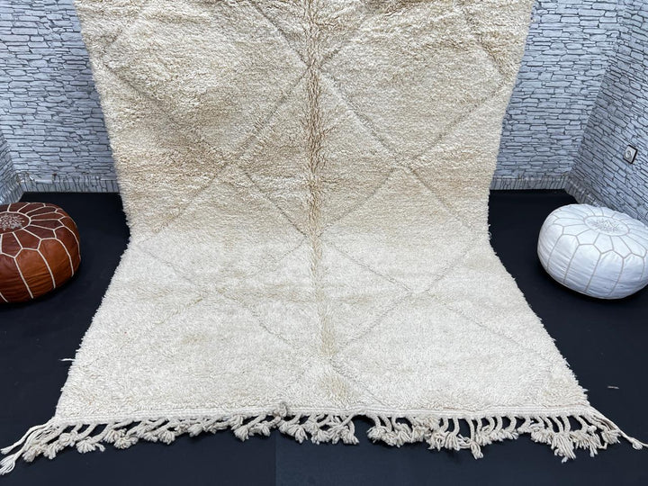 Handwoven Beni Ourain Moroccan rug in cream white wool with soft diamond pattern – plush Berber carpet