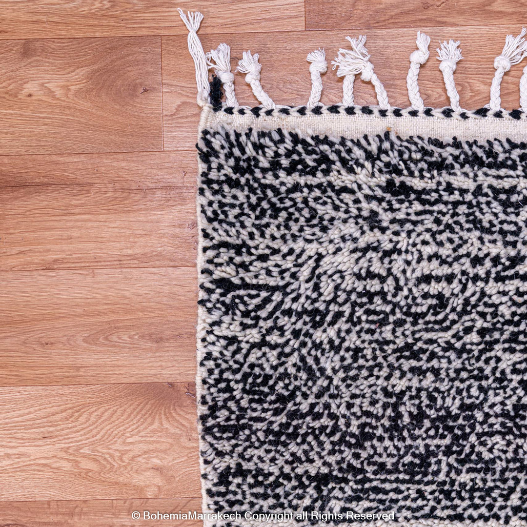 Grey Moroccan rug - handmade Beni Ourain wool with dark grey and white tones, perfect for modern interiors. Rugs from Morocco.