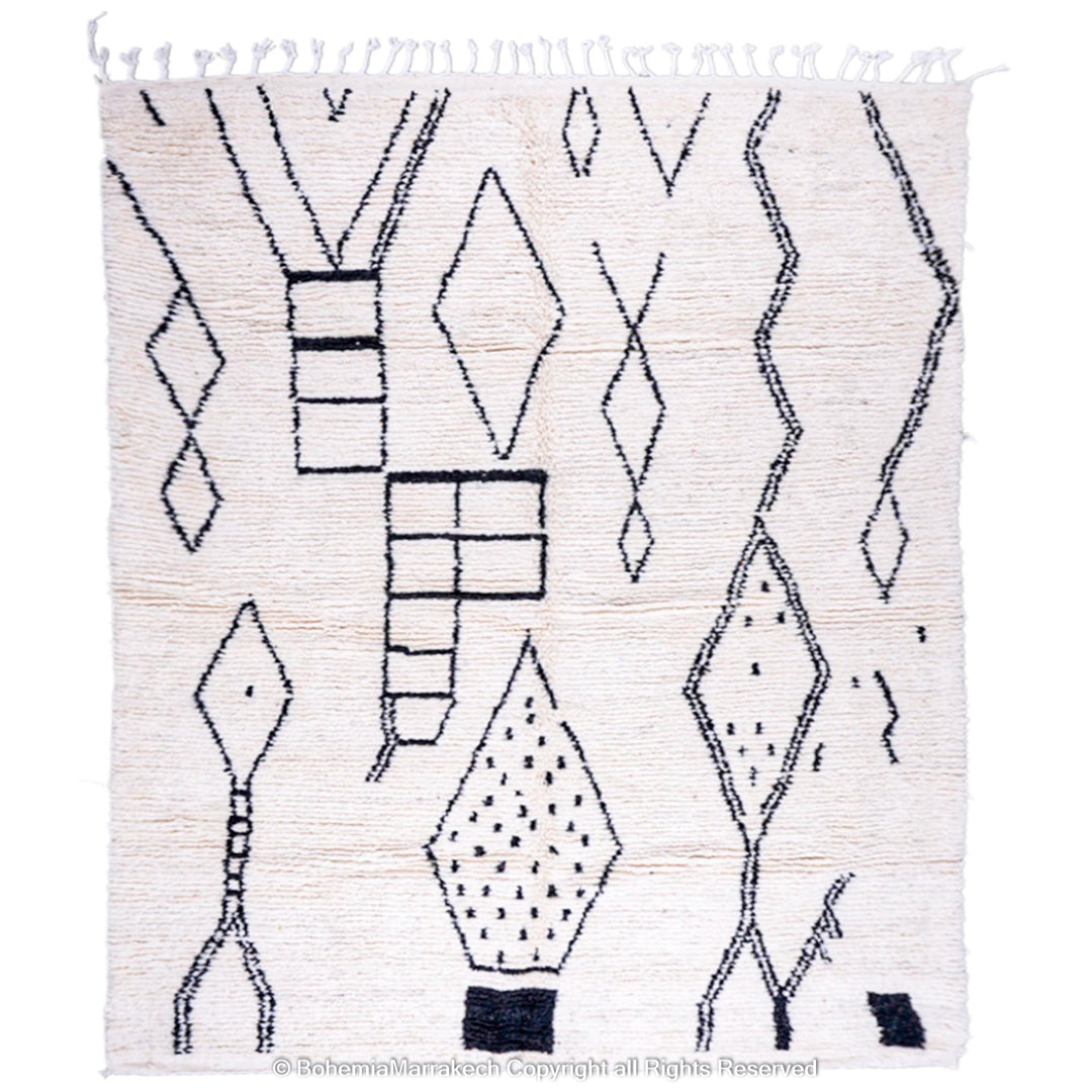 White Moroccan rug with abstract black diamonds, handmade from 100% natural wool, ideal for modern and bohemian decor.