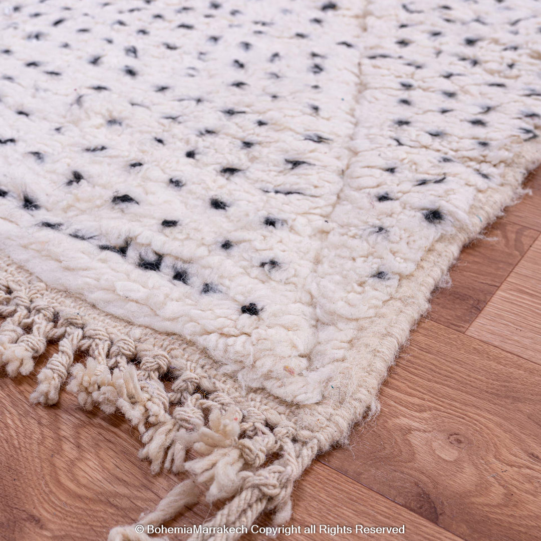 White Moroccan rug with black dots and diamond pattern, handwoven from natural wool. Ideal for modern interiors. Moroccan rug 8x10.