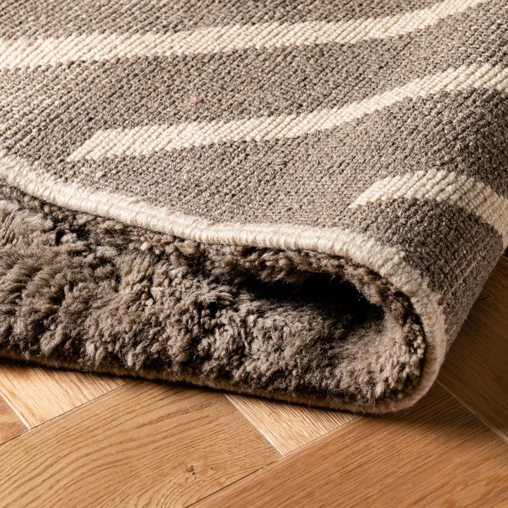 Earth-Tone Beni Mrirt Rug – Handwoven Wool Comfort