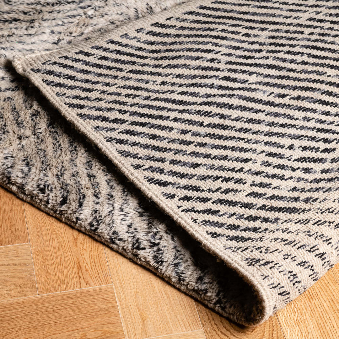 Hypnotic Beni Mrirt Rug – Black & Beige Wool Artwork