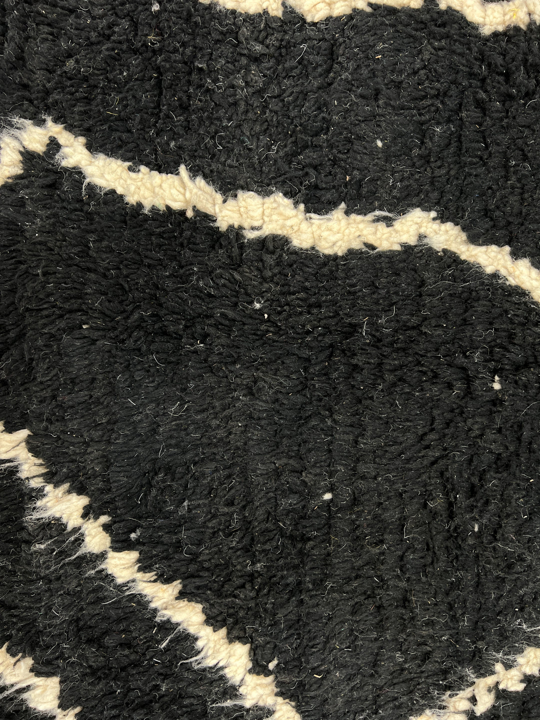 Black Beni Ourain Rug – Handmade Moroccan Wool Carpet