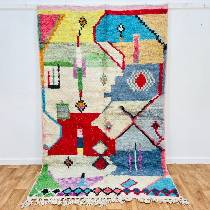 Colorful Moroccan Berber rug 256x157 cm with vibrant geometric patterns, handmade using traditional techniques. Perfect for boho decor.