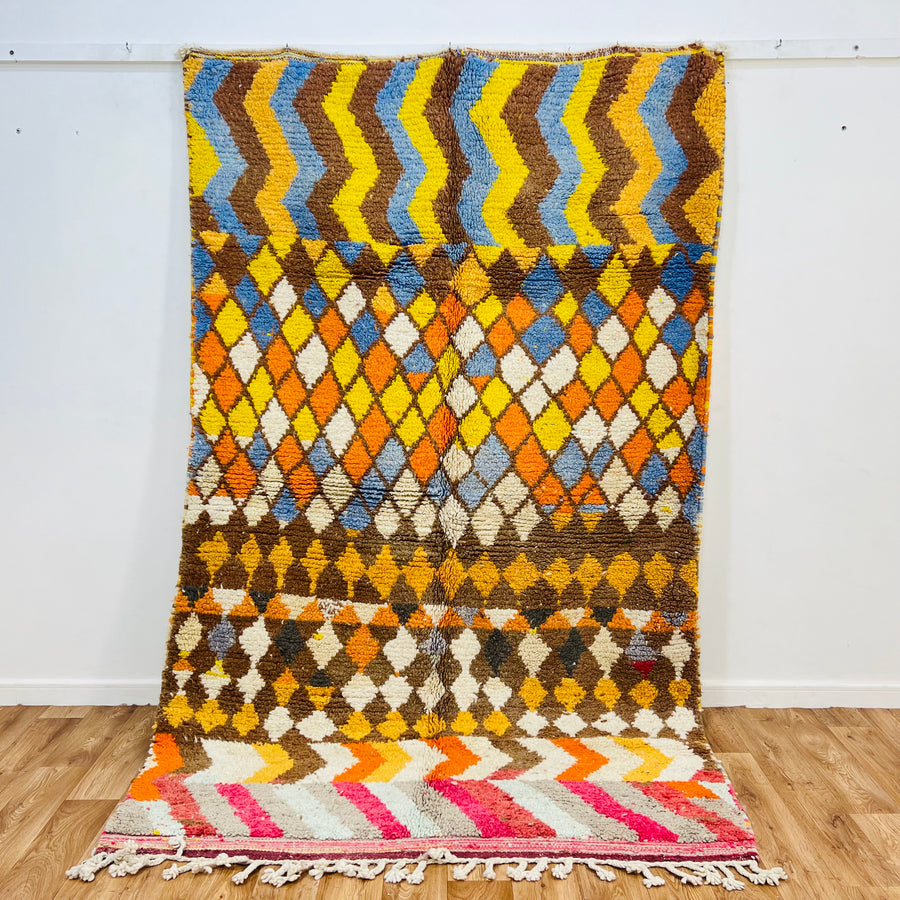 Diamond and Zigzag Moroccan wool rug with vibrant colors and traditional Berber patterns, area rug, 268x161 cm