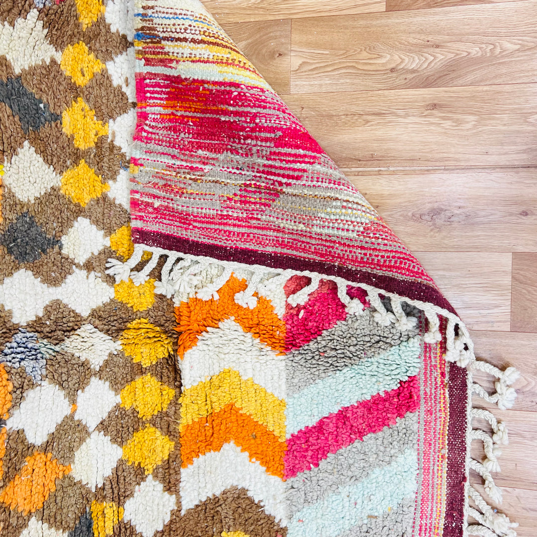 Diamond & Zigzag Moroccan Wool Rug, colorful zigzag and diamond patterns, handmade by Berber artisans, 268x161 cm.