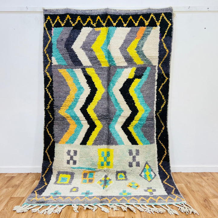 Chevron Vintage Moroccan Berber Rug with vibrant zigzag patterns, handmade wool rug, 250x157 cm, tribal artistry