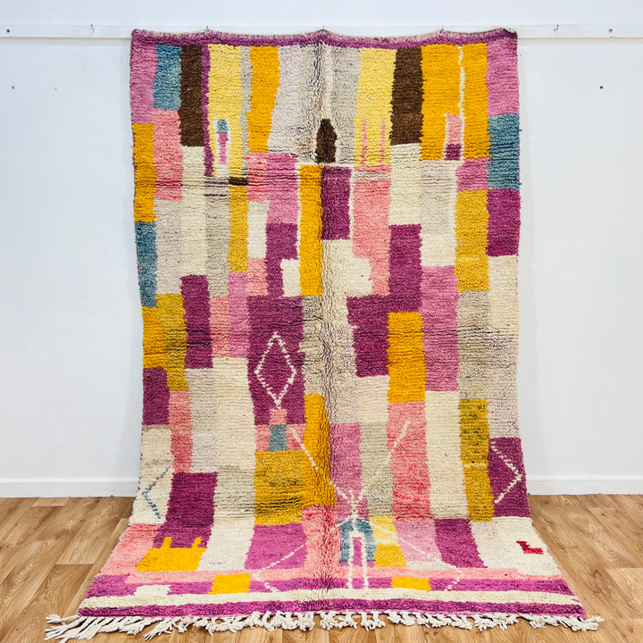Colorful vintage Moroccan wool rug with geometric design in yellow, pink, and orange tones, 260 cm x 163 cm.