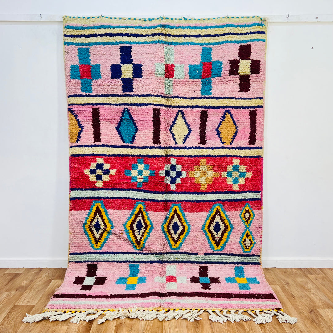 Vintage Moroccan rug 673 with pink, red, yellow, and blue geometric patterns – size 247x155 cm

