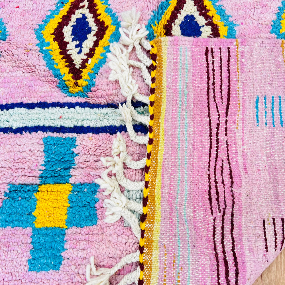 Vintage Moroccan rug 673 with pink, red, yellow, and blue geometric patterns – size 247x155 cm

