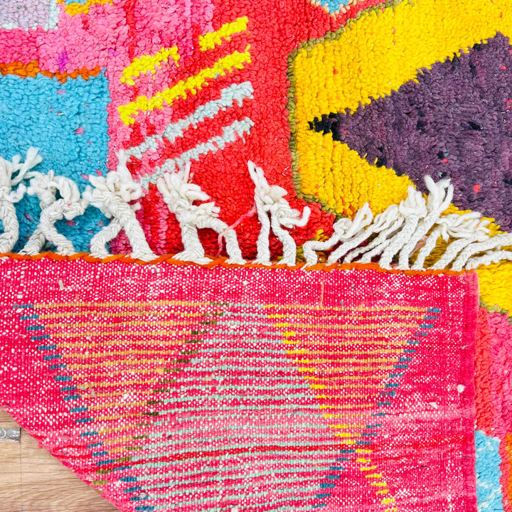 Vintage Moroccan rug with pink background, colorful diamond and cross motifs – Rug 644 (250x150 cm)

