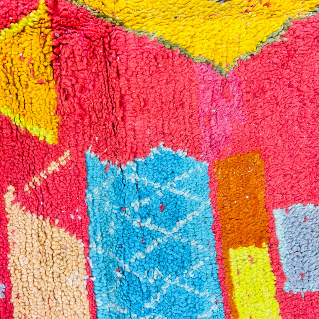 Vintage Moroccan rug with pink background, colorful diamond and cross motifs – Rug 644 (250x150 cm)

