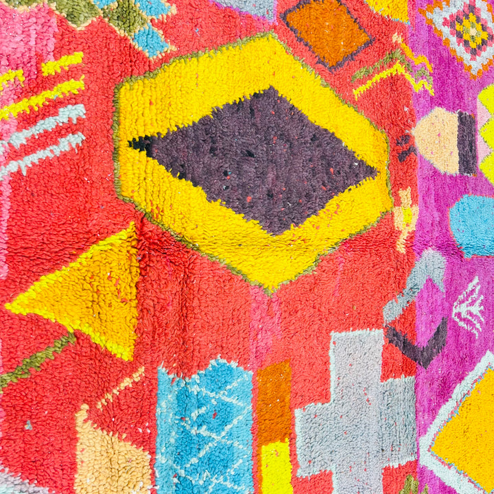 Vintage Moroccan rug with pink background, colorful diamond and cross motifs – Rug 644 (250x150 cm)

