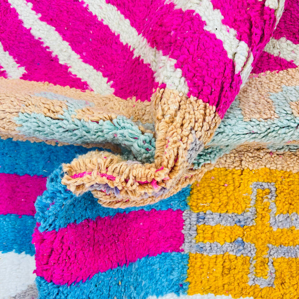 Vintage Moroccan Rug No. 636 – Colorful wool rug with tribal patterns and vertical stripes in pink, blue, yellow

