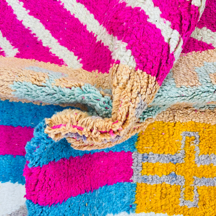 Vintage Moroccan Rug No. 636 – Colorful wool rug with tribal patterns and vertical stripes in pink, blue, yellow

