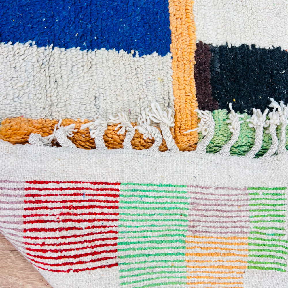 Vintage Moroccan rug No. 676 with colorful abstract pattern and shaggy wool texture

