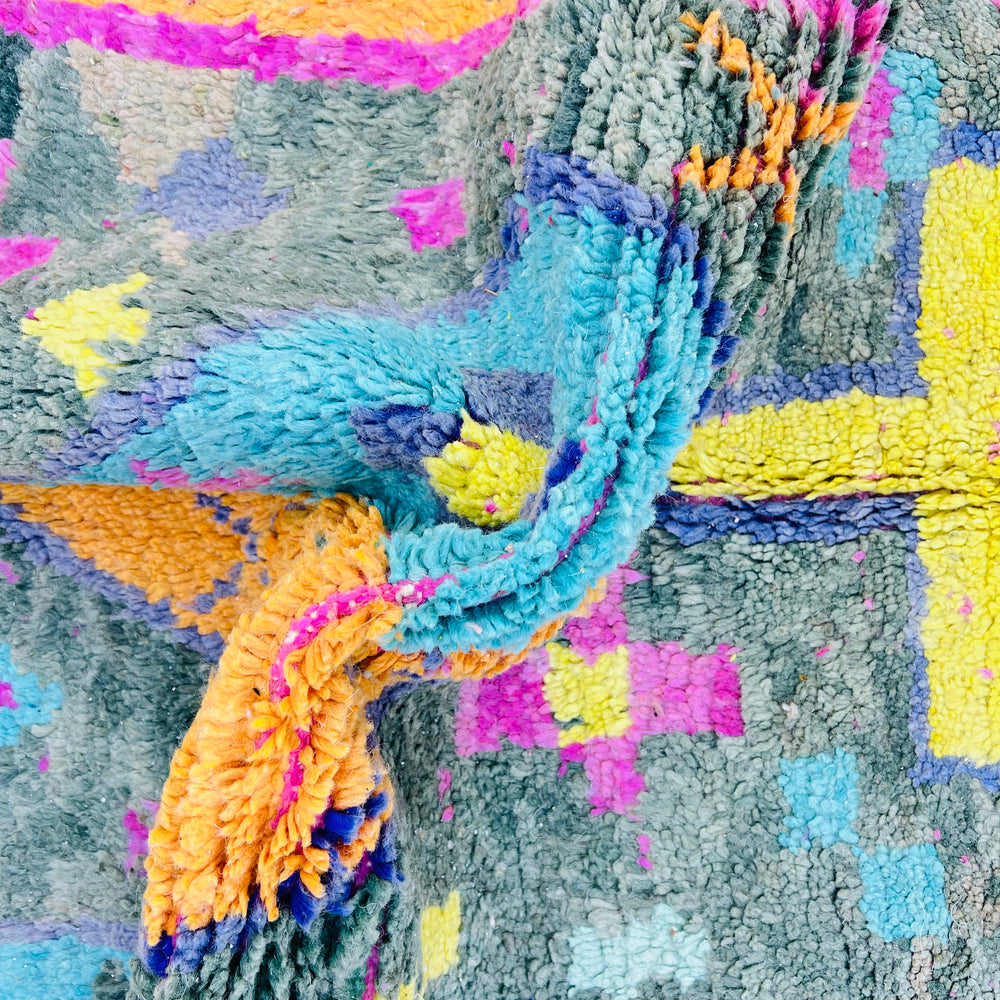 Vintage Moroccan rug 602 – colorful handmade wool rug with geometric Berber patterns – 255x153 cm

