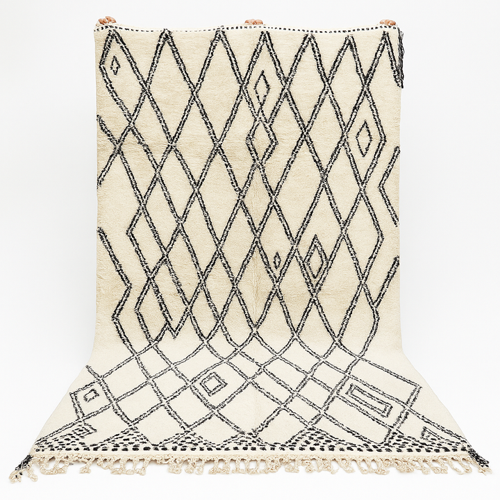 Handmade ivory Moroccan wool rug with black diamond geometric pattern – Beni Ourain style