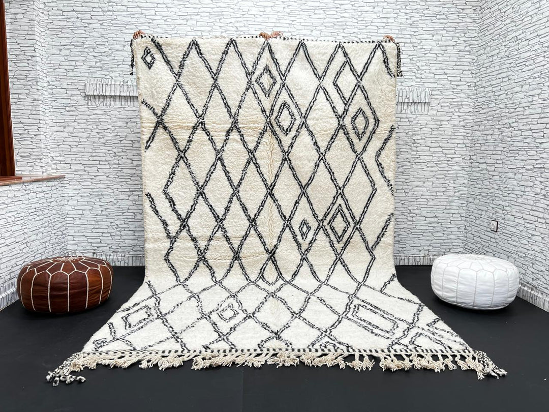 Handmade ivory Moroccan wool rug with black diamond geometric pattern – Beni Ourain style