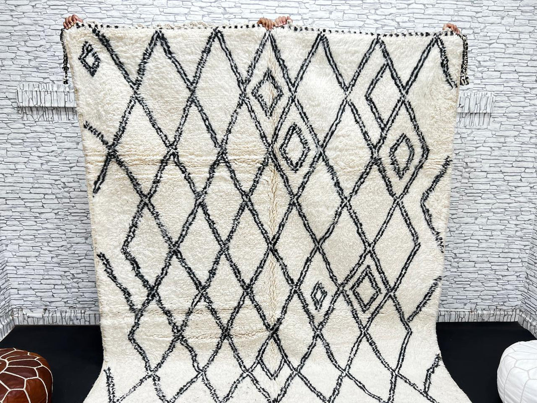 Handmade ivory Moroccan wool rug with black diamond geometric pattern – Beni Ourain style