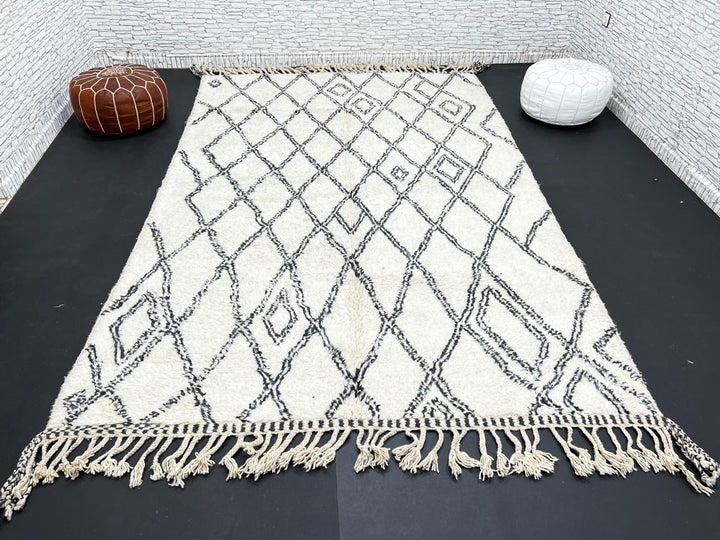 Handmade ivory Moroccan wool rug with black diamond geometric pattern – Beni Ourain style
