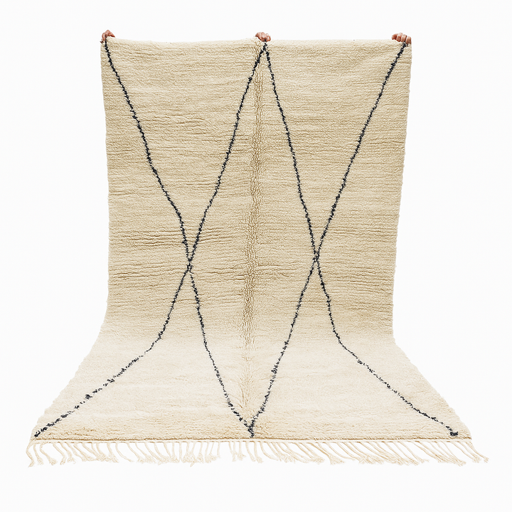Handmade ivory Moroccan wool rug with black diamond lines – Beni Ourain design