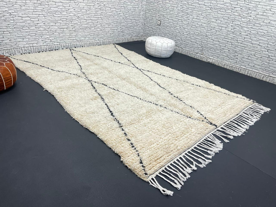 Handmade ivory Moroccan wool rug with black diamond lines – Beni Ourain design
