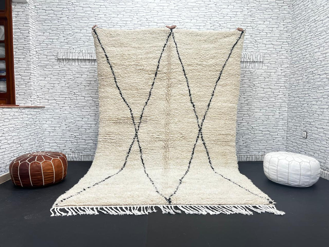 Handmade ivory Moroccan wool rug with black diamond lines – Beni Ourain design