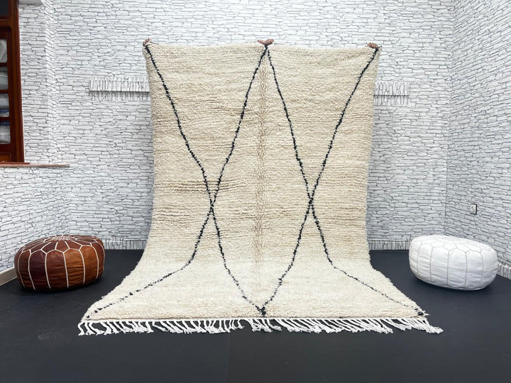 Handmade ivory Moroccan wool rug with black diamond lines – Beni Ourain design