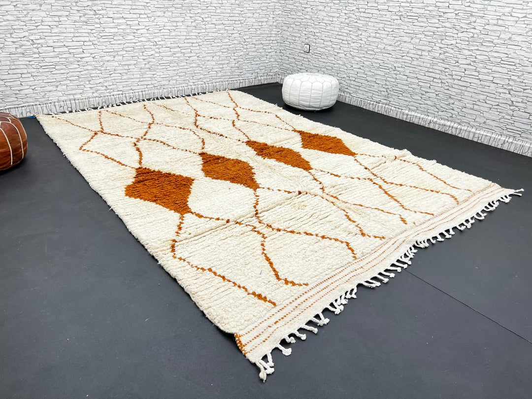 Handmade ivory Moroccan wool rug with terracotta diamond motifs – Beni Ourain style