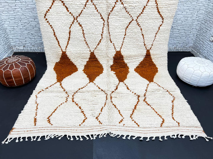 Handmade ivory Moroccan wool rug with terracotta diamond motifs – Beni Ourain style