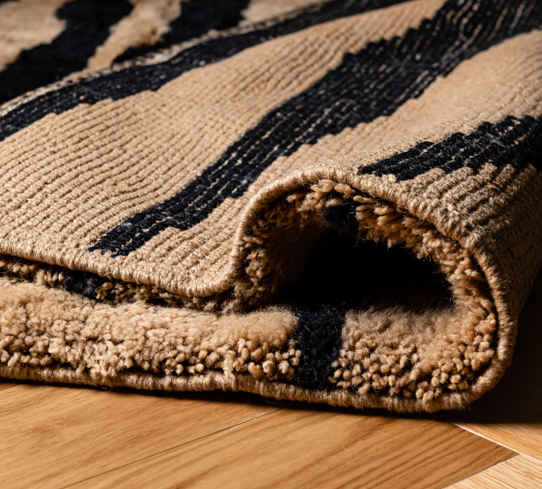 Luxury Beni Mrirt Rug – Black & Beige Zebra Stripe Design