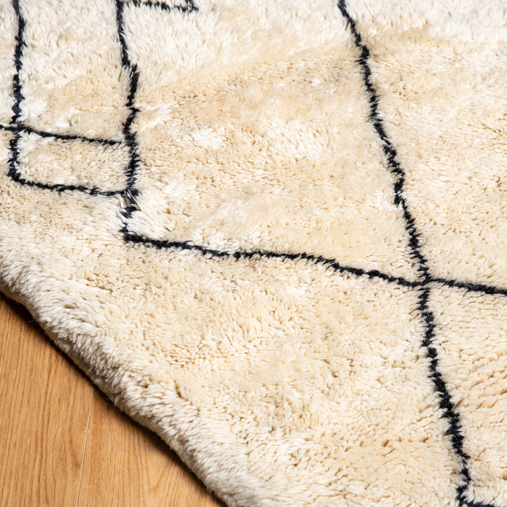 Minimalist Beni Mrirt Rug – Handwoven Cream Moroccan Wool