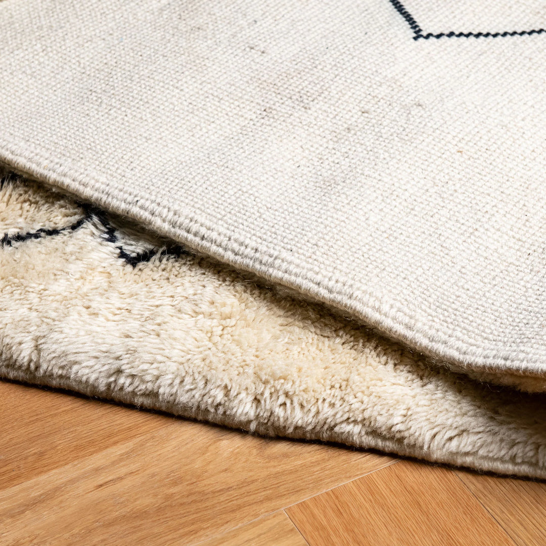 Minimalist Beni Mrirt Rug – Handwoven Cream Moroccan Wool