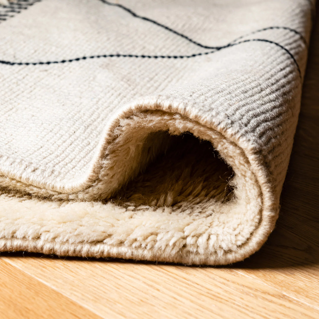Minimalist Beni Mrirt Rug – Handwoven Cream Moroccan Wool