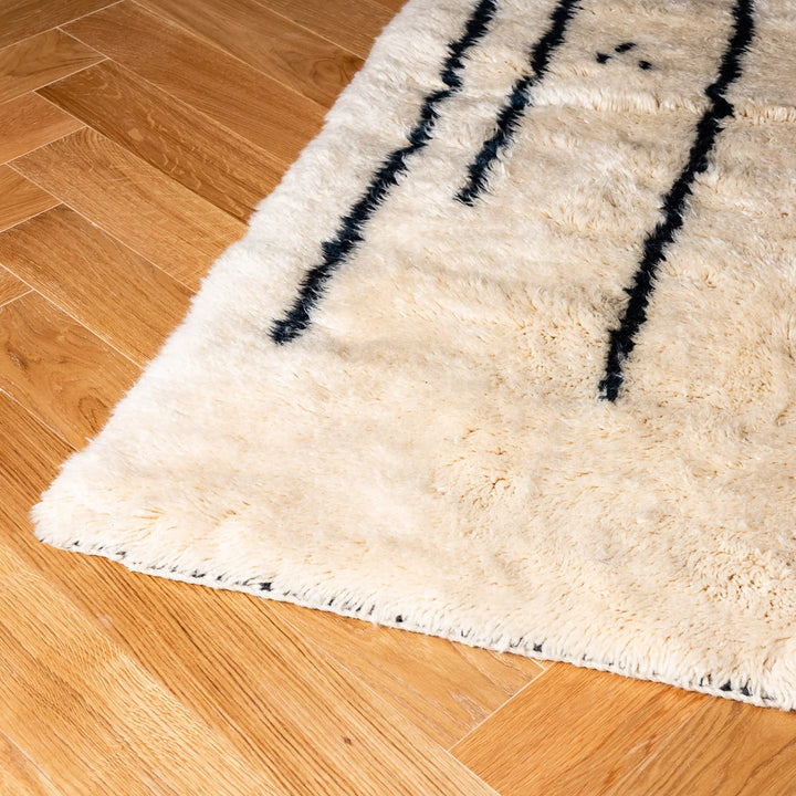 Minimalist Beni Mrirt Rug – Handwoven Cream Moroccan Wool