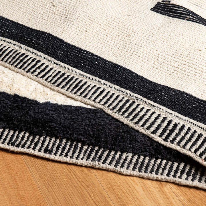 Minimalist Beni Mrirt Wool Rug – Handwoven Modern Moroccan Design