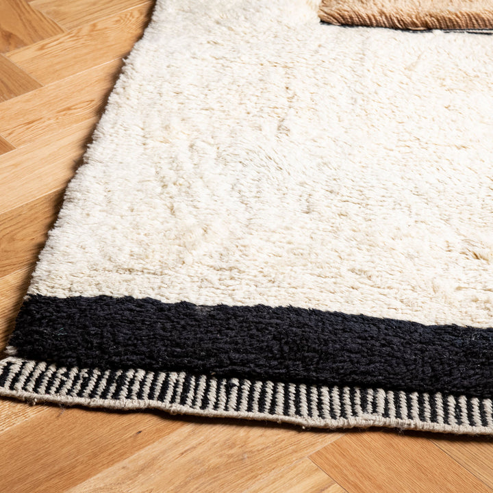 Minimalist Beni Mrirt Wool Rug – Handwoven Modern Moroccan Design
