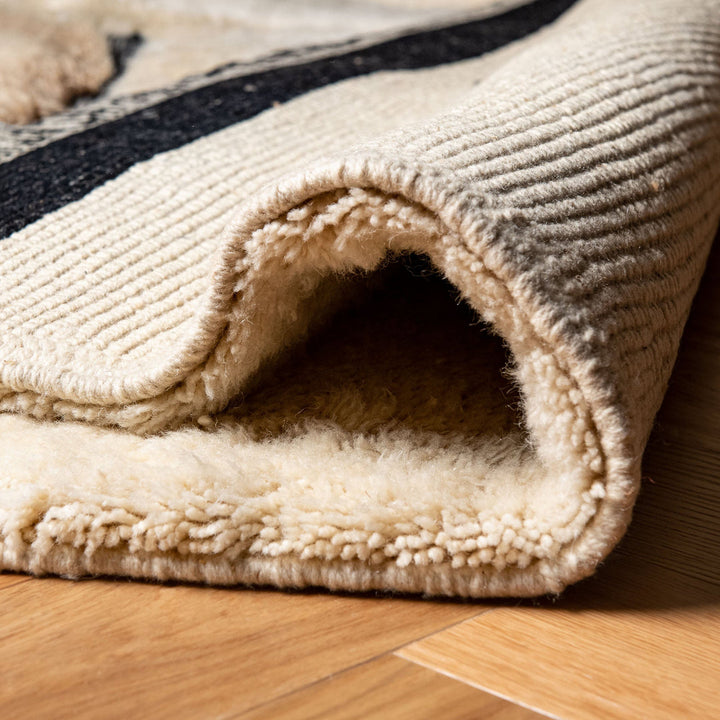 Minimalist Beni Mrirt Wool Rug – Handwoven Modern Moroccan Design
