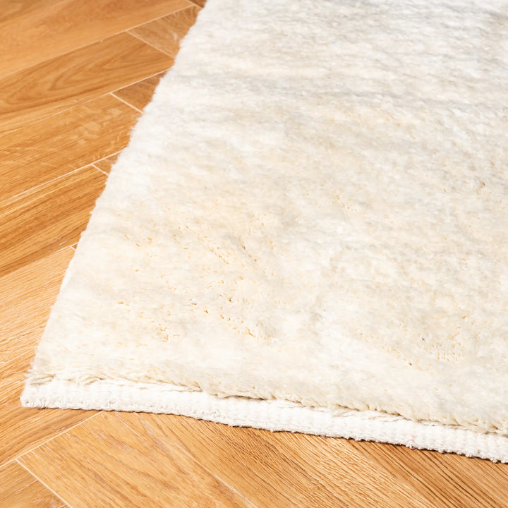 Minimalist Natural Wool Moroccan Rug – Soft Cream Shag Finish