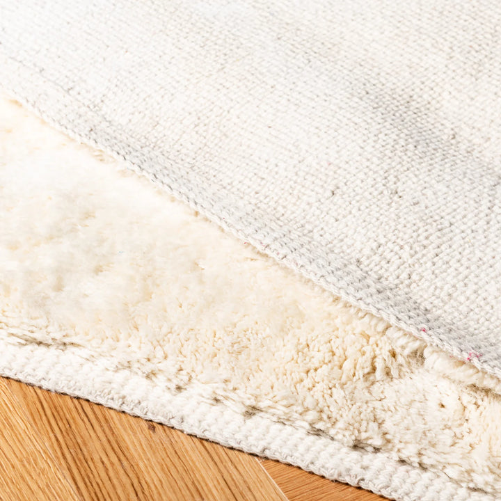 Minimalist Natural Wool Moroccan Rug – Soft Cream Shag Finish