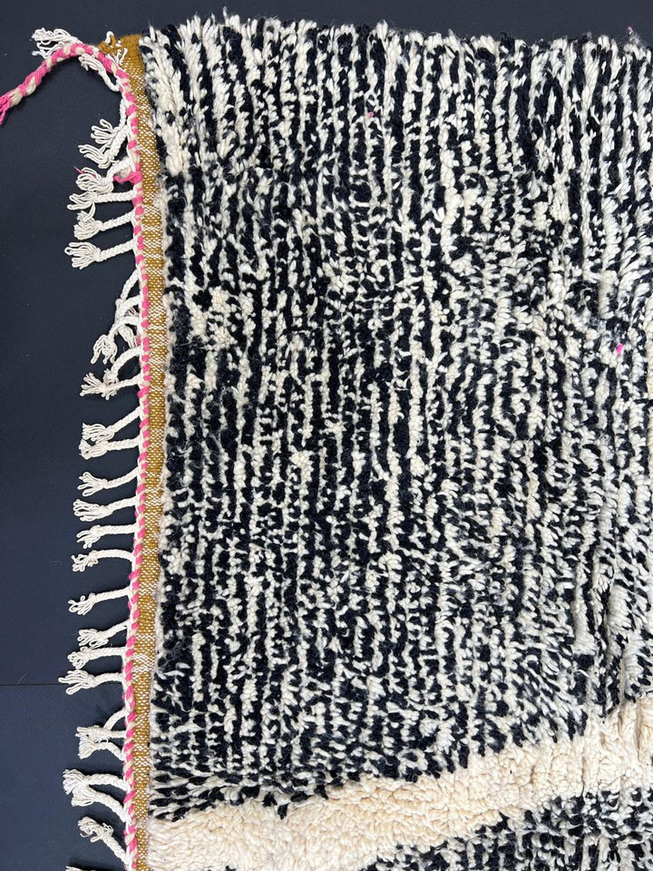 Modern Abstract Moroccan Wool Rug – Handmade Berber Carpet