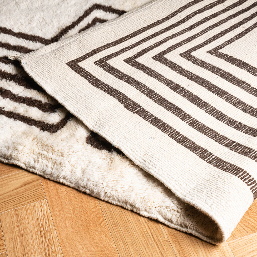 Modern Beni Mrirt Rug with Geometric Wool Border Design