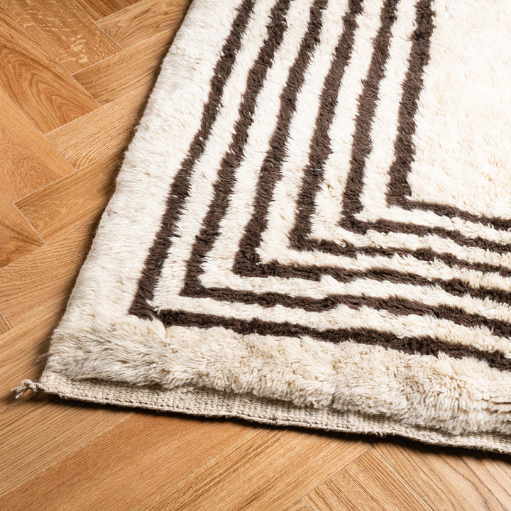 Modern Beni Mrirt Rug with Geometric Wool Border Design