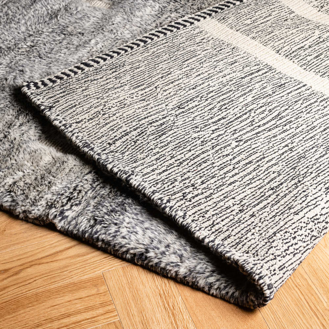 Modern Beni Mrirt Wool Rug in Charcoal Abstract Design